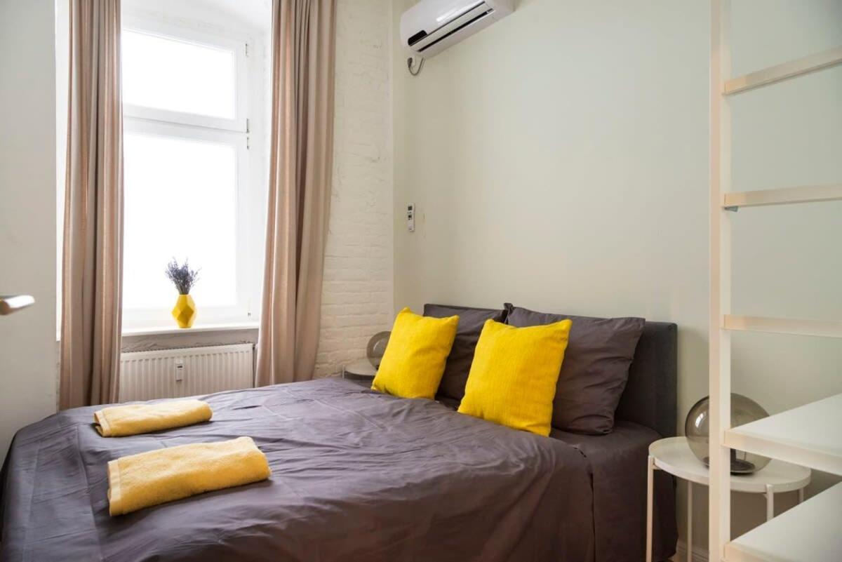 Cosy Three Br Two Bth Ac Self Checkin Street Parking Berlino